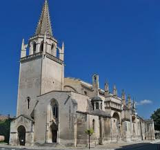 La Collégiale royale Sainte-Marthe photo